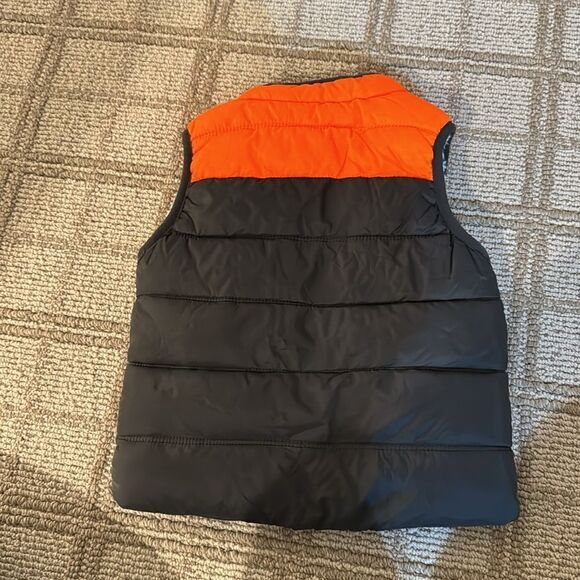 Baby Boden Puffer Vest - Picture 2 of 4